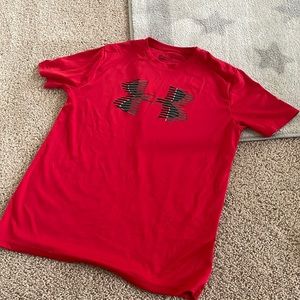 Red Under Armour boy shirt size YXL